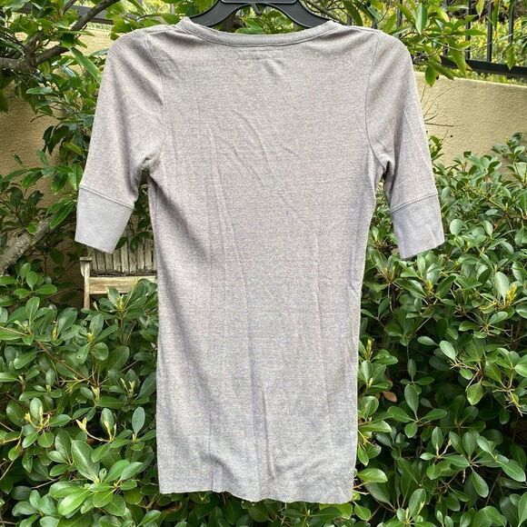 Volcom Light Gray/Taupe Short Sleeve Tee. Size Small. EUC! - Picture 2 of 5